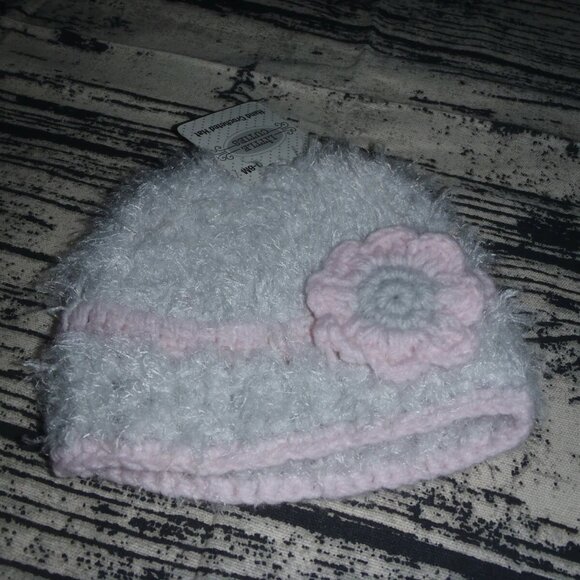 Little Cuties 0-6 Month Hand Crocheted Hat Baby Girl Grey Pink NWT - Picture 2 of 2